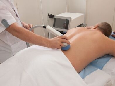 Effettuare la fisioterapia per l'osteocondrosi toracica allevierà il dolore e l'infiammazione